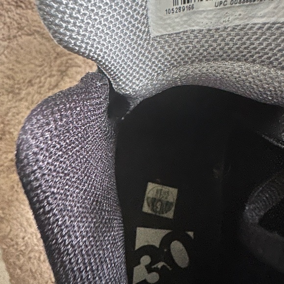 I have a clean pair of air Jordan size 9 - Picture 4 of 7